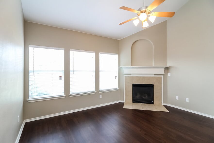 Building Photo - 1204 Seneca Pl