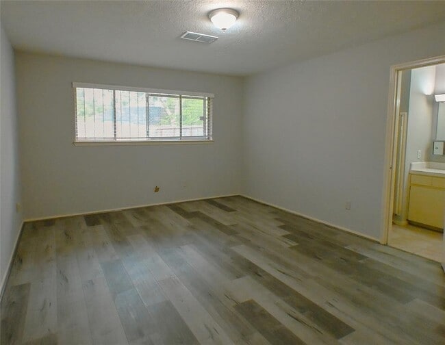 Building Photo - 10622 Hillcroft St