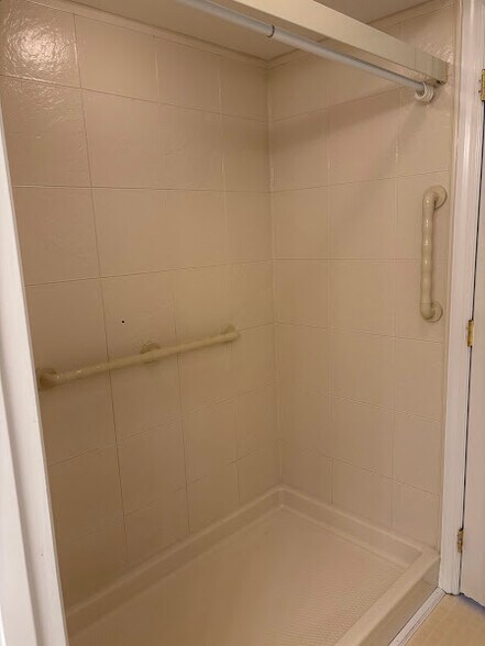 Building Photo - 1665 Saint Andrews Dr