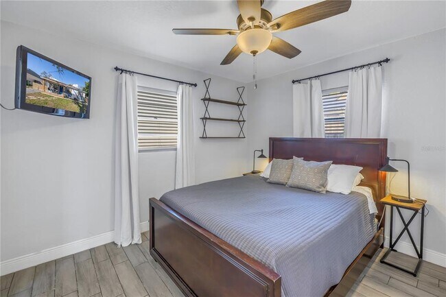 Building Photo - 3605 W Iowa Ave