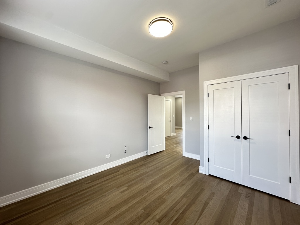 Building Photo - 3834 N Wilton Ave