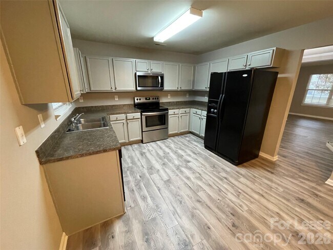 Building Photo - 6632 Centerline Dr