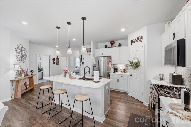 Building Photo - 116 Camdenbrush Trl