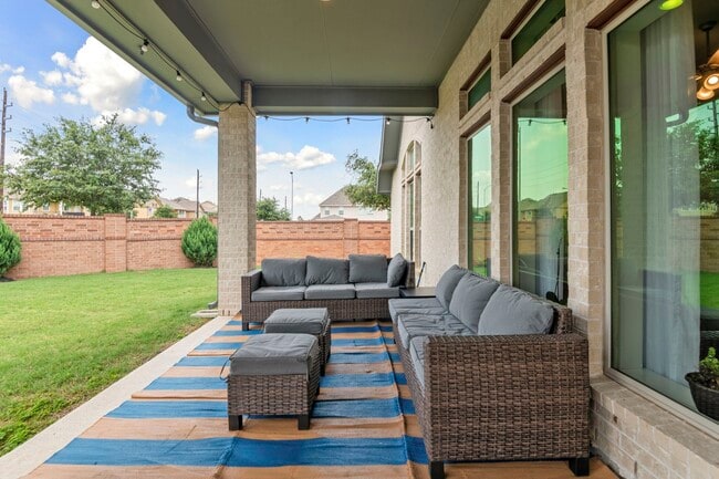 Building Photo - 23322 Amoroso St