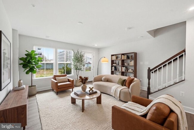 Building Photo - 211 Phoenix Dr