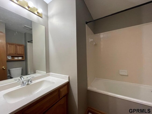 Building Photo - 406 Fort St