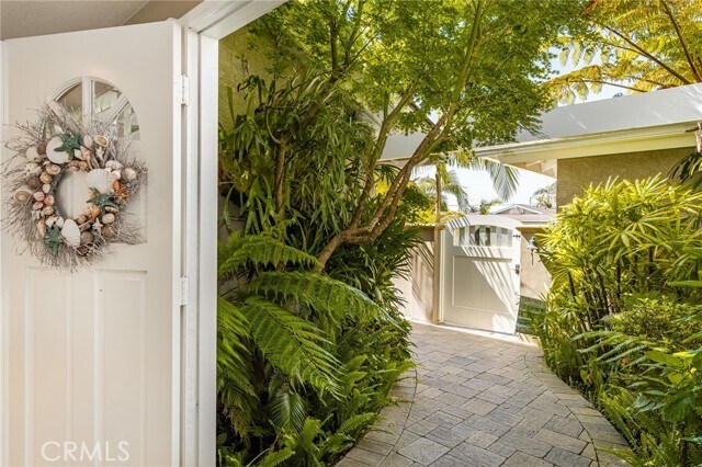 Building Photo - 9442 Tiki Cir