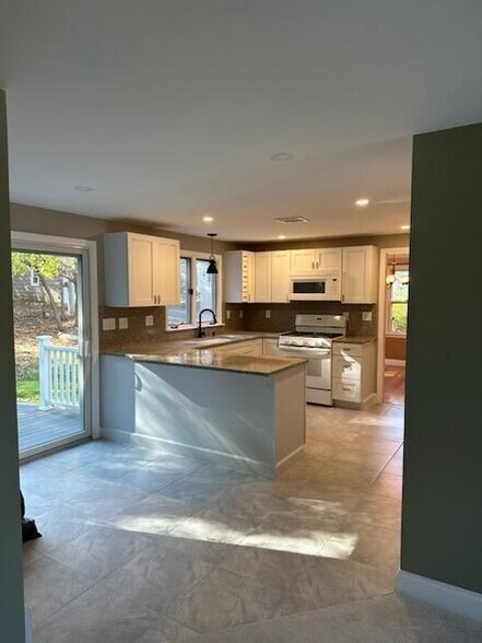 Building Photo - 202 Dale St