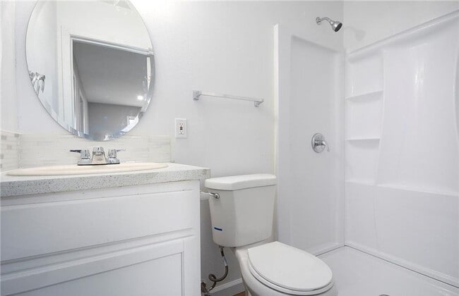 Building Photo - AVAILABLE NOW! LOVELY Remodeled 2 Bedroom ...