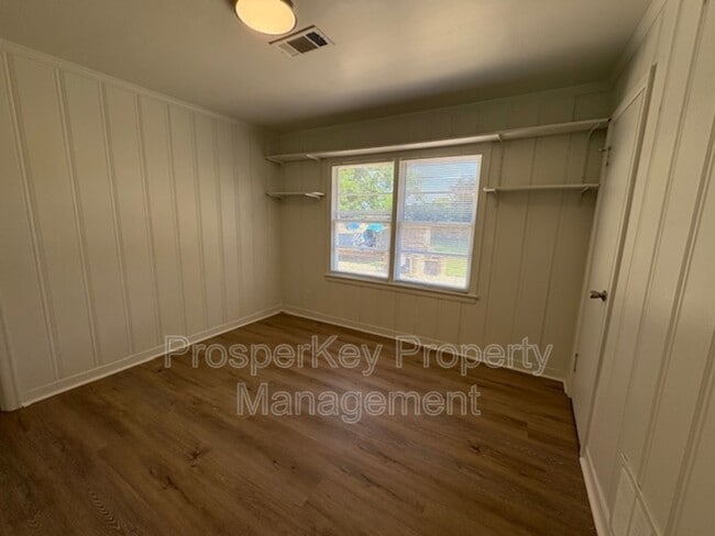 Building Photo - 703 Briarcliff Rd