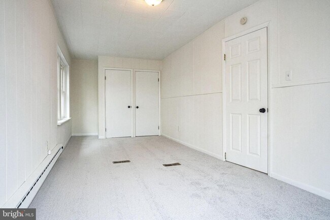Building Photo - Cute 3 bedroom home