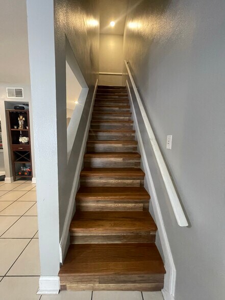 Building Photo - 5082 Ernst Ct