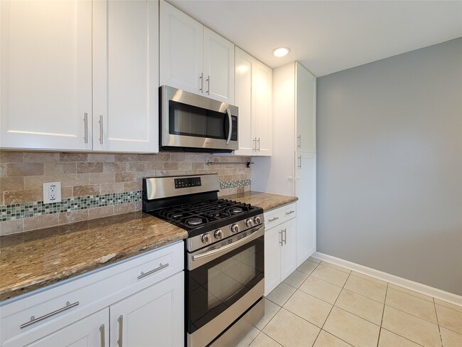 Building Photo - 5846 Ettrick Dr