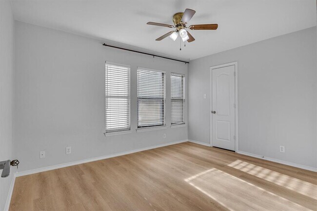 Building Photo - 1434 Meadow Pkwy