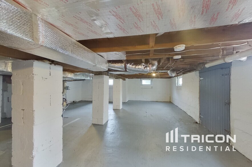 Building Photo - 127 Clearfield Ave