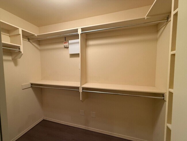 Building Photo - Welcome to your beautiful 3 bedroom home in the Battle Creek golf community!