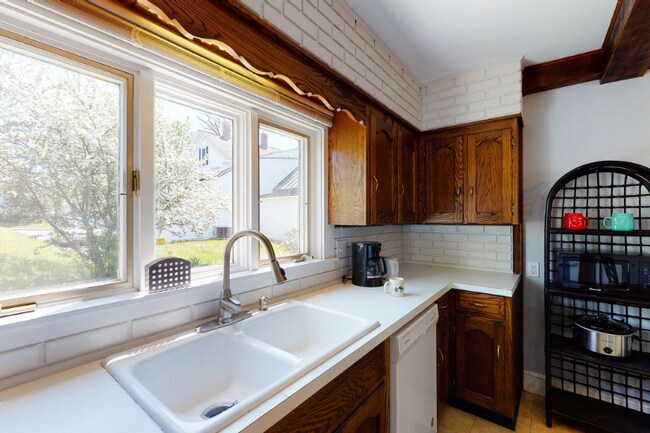 Building Photo - 23 Mechanic St