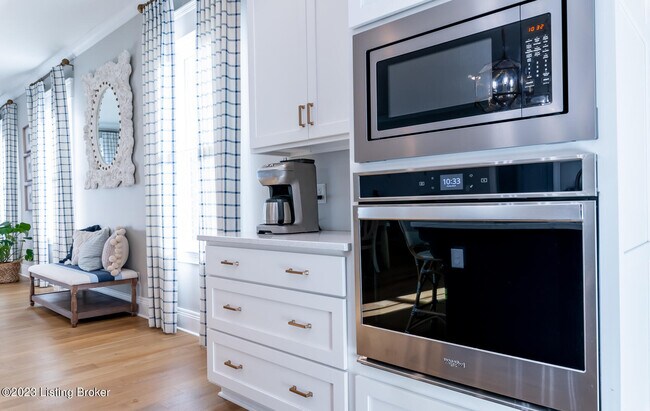 Building Photo - 10400 Meeting St