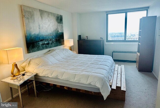 Building Photo - 1420 Locust Walk