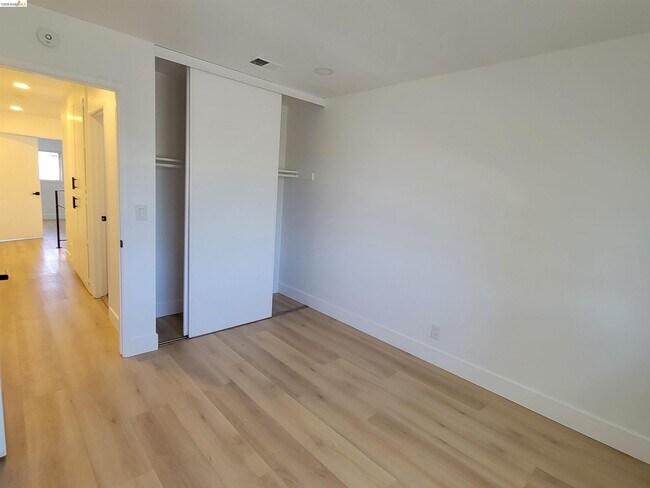 Building Photo - 2210 Sierra Ct