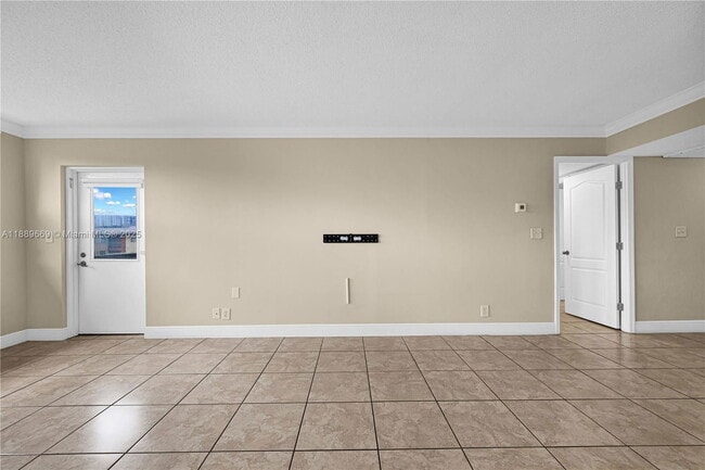 Building Photo - 8120 Geneva Ct