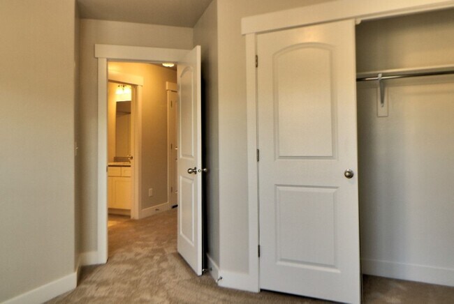 Building Photo - 16365 S Piston Ln