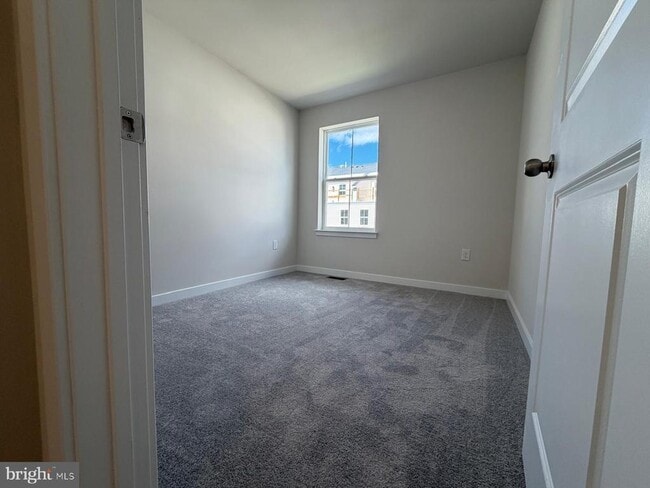 Building Photo - 33 E Front St