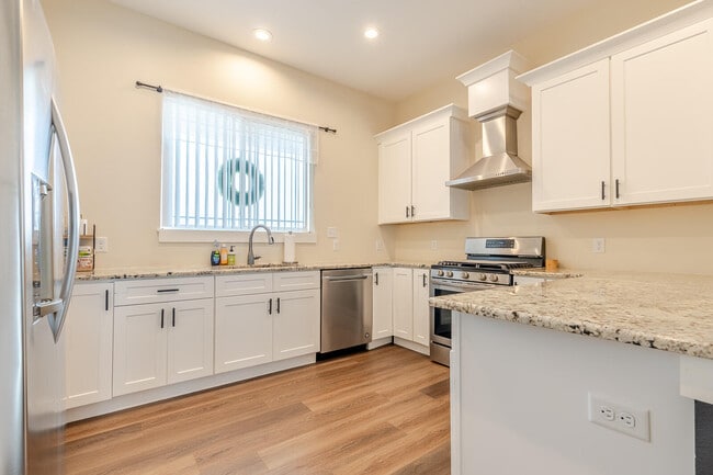 Building Photo - 409 Hideaway Ln