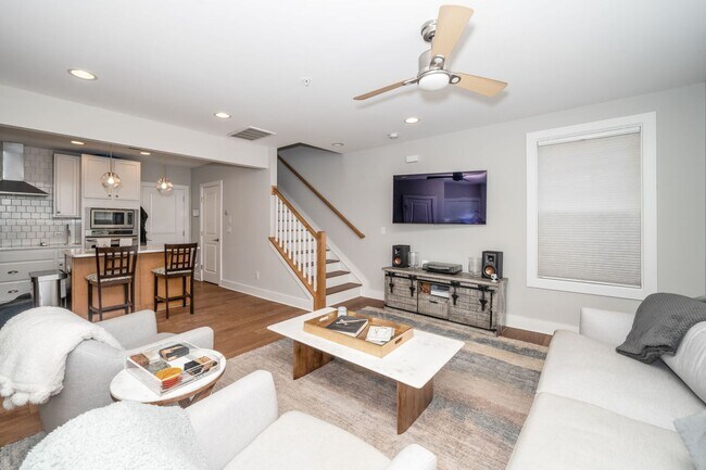 Building Photo - Move-in Ready Downtown Raleigh Condo - Walk to Seaboard Station!