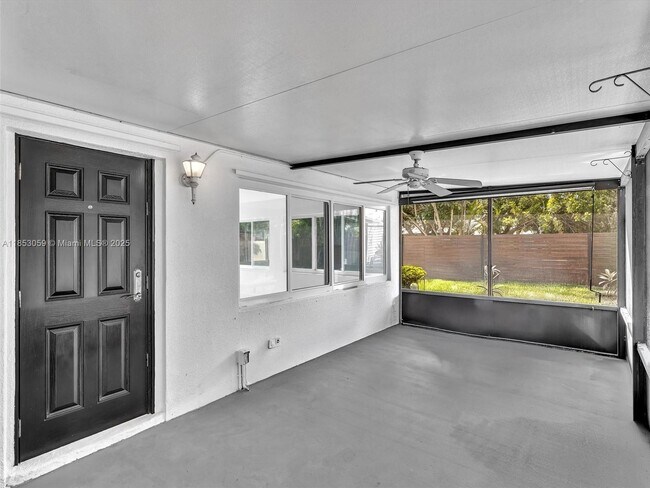 Building Photo - 2048 SW 37th Ave