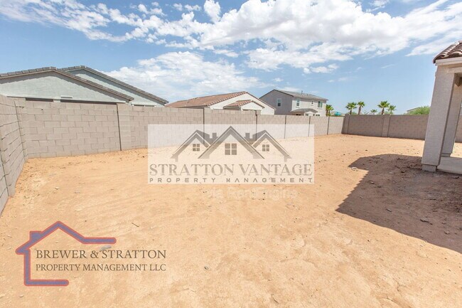 Building Photo - 2028 E Brooklyn Dr