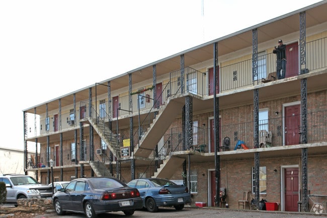 Building Photo - Forest Hill Apartments