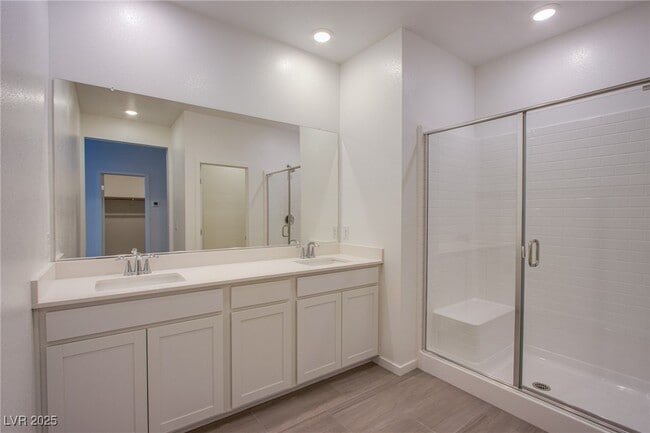 Building Photo - 139 Aqua Cmns