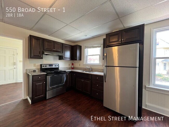 Building Photo - 550 Broad St