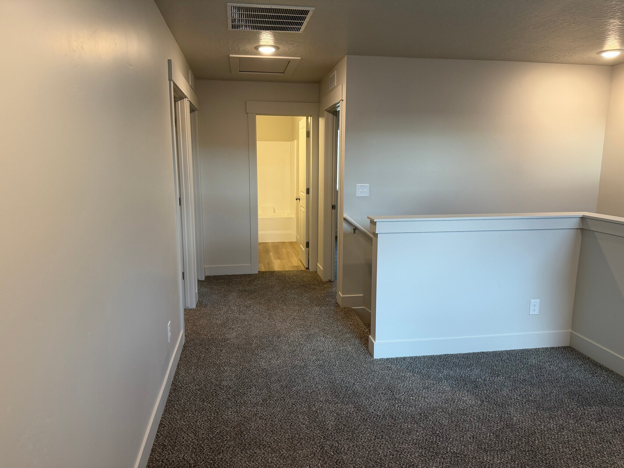 Building Photo - 4013 S Woodland Ave