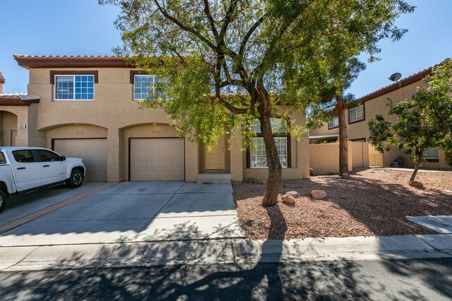 Primary Photo - Stylish 2-Bedroom Townhome in Henderson!