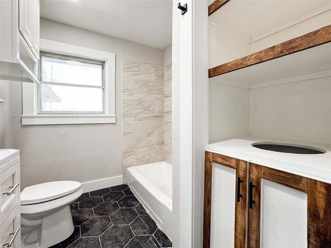 Building Photo - 2108 Ontario Ave