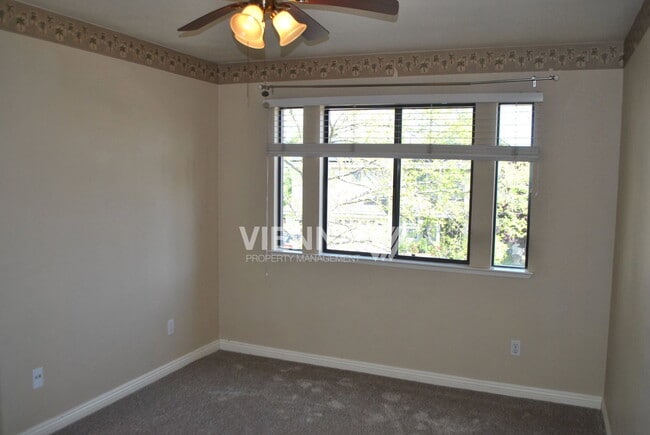 Building Photo - 5325 Thunder Ridge Cir
