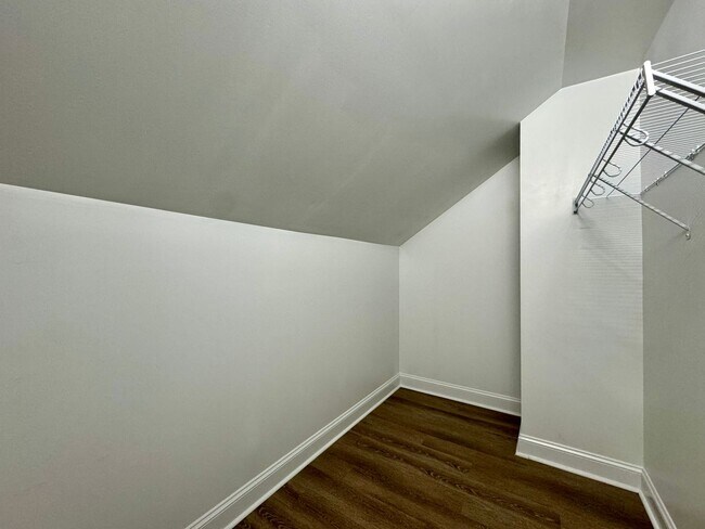 Building Photo - Kings Grant Townhomes