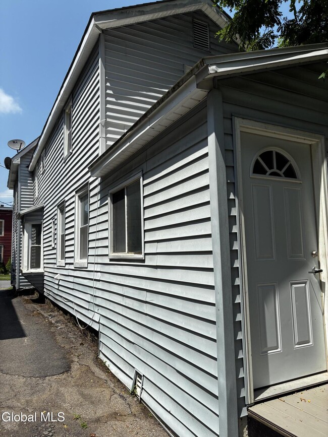 Building Photo - 44 S Perry St