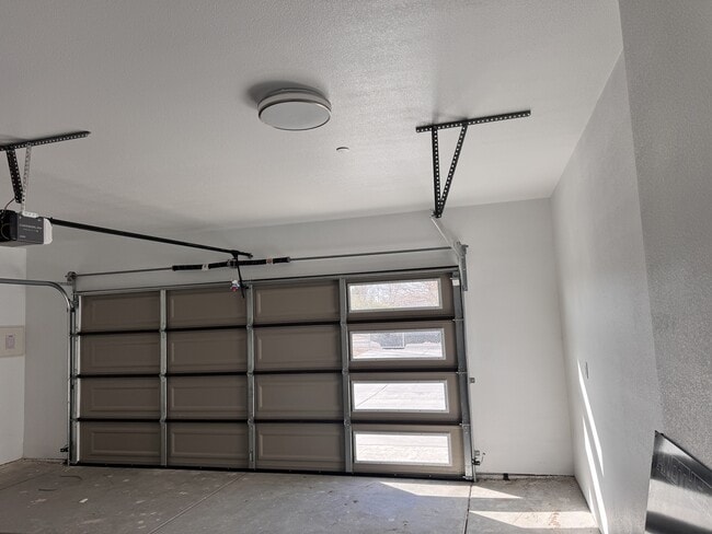 Building Photo - 10367 9th Ave