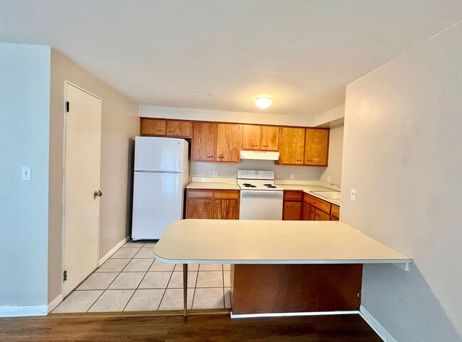 Building Photo - Spacious 1 Bdr Apt Across from KSU - Avail...