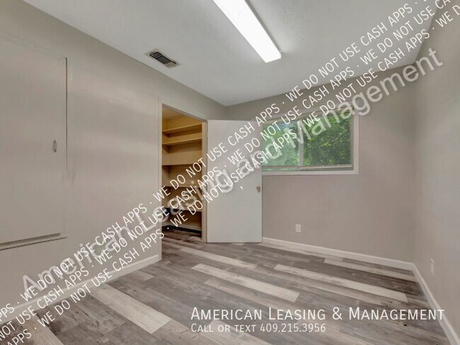 Building Photo - 1301 Spring Lake Dr