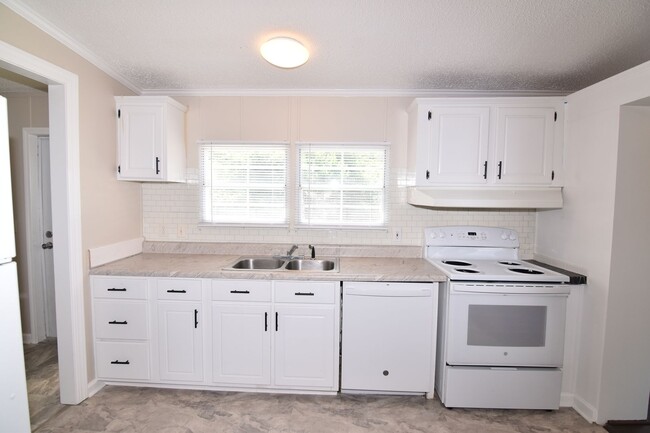 Building Photo - Spacious 3-Bed, 2-Bath Manufactured Home o...