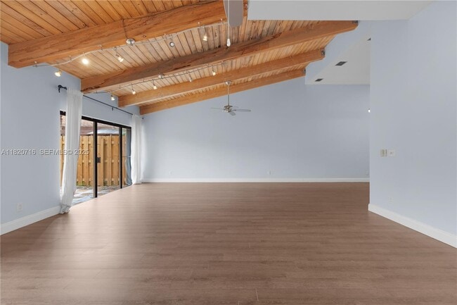 Building Photo - 2627 Parkview Dr S