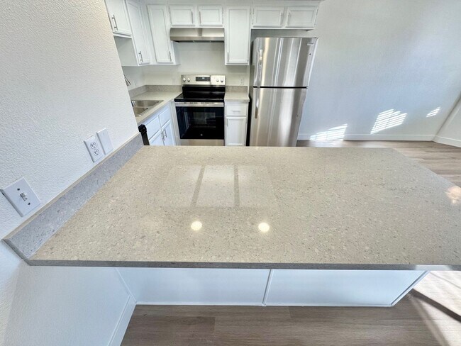 Building Photo - NEWLY UPDATED CONDO WITH BALCONY NEAR SUMMERLIN