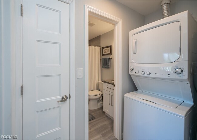 Building Photo - 4790 S Cleveland Ave