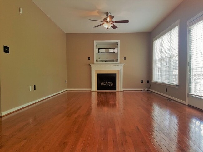 Building Photo - Large 2 story transitional in Birkdale