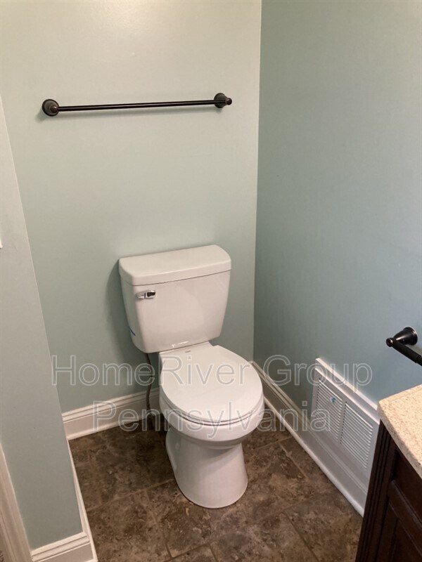 Building Photo - 605 Mt Pleasant St