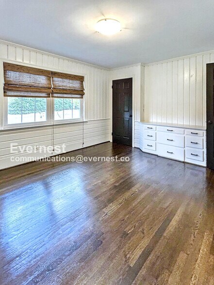 Building Photo - 950 Marguerite Dr